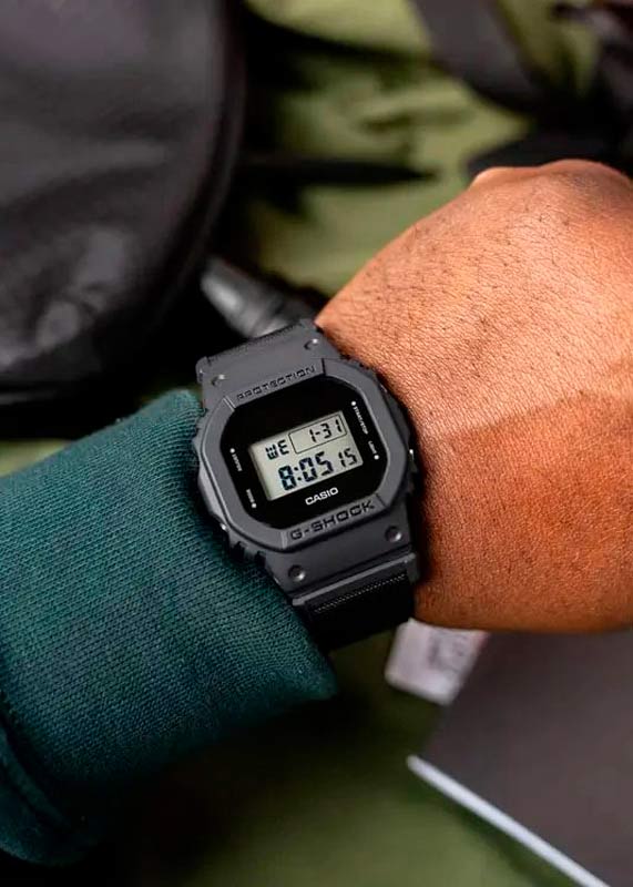 Casio DW-5600BCE-1ER Casio DW-5600BCE-1ER