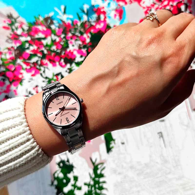 Casio LTP-V005D-4B Casio LTP-V005D-4B